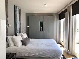 Minibar, in-room safe, desk, soundproofing