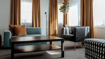 City Apartment | Minibar, in-room safe, desk, soundproofing