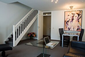 Standaard kamer | Woonkamer | Flatscreentelevisie