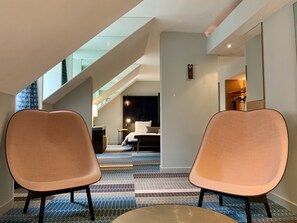 Derlon Suite