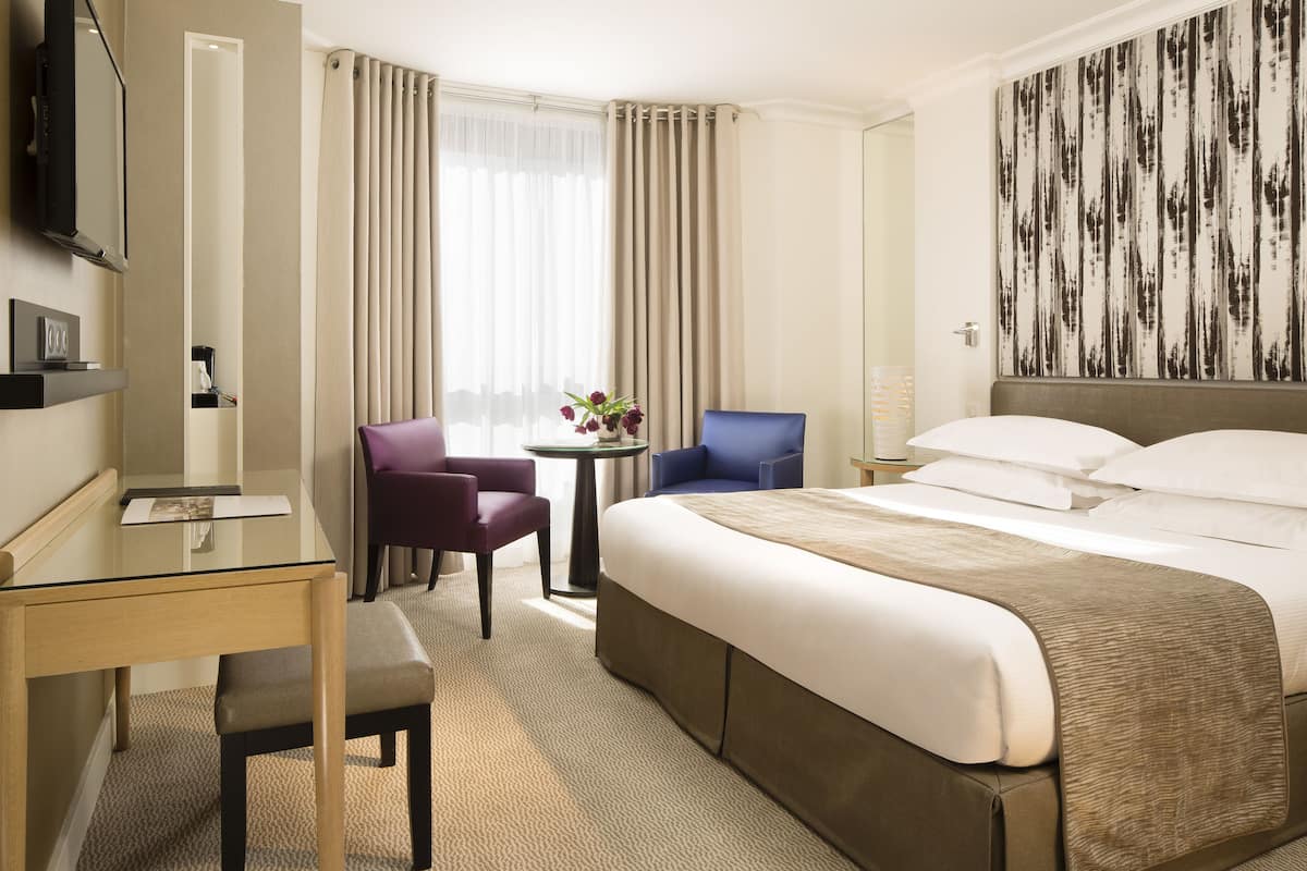 Superior Room | Minibar, in-room safe, desk, soundproofing