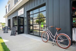 A storefront with a sign reading 'Coveside Market' and a bicycle parked outside. - The Colony Hotel (Kennebunkport)