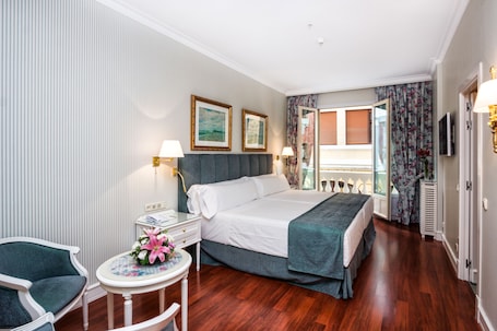 Deluxe Double or Twin Room | Premium bedding, minibar, in-room safe, desk. Hotel Atlantico Madrid