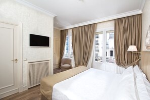 Superior Room | Premium bedding, minibar, in-room safe, desk - Hotel Atlantico Madrid (Madrid)