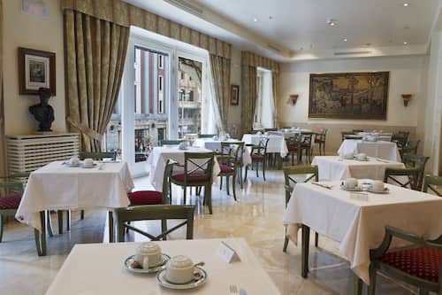 Petit déjeuner buffet servi tous les jours en supplément