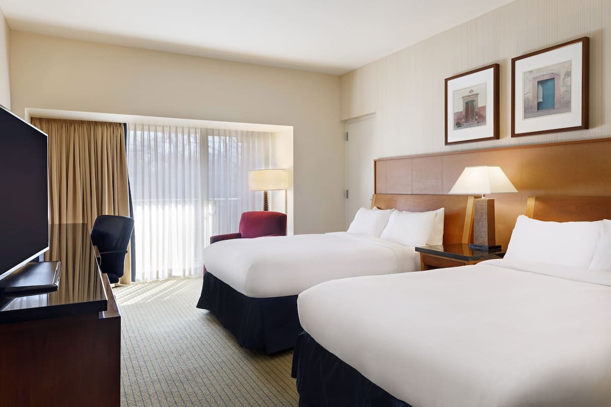 1 bedroom, premium bedding, down comforters, desk