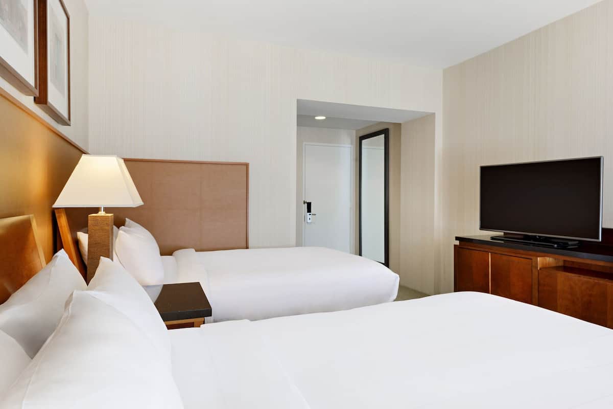 1 bedroom, premium bedding, down comforters, desk