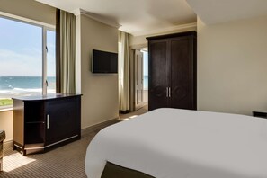 Caja de seguridad en la habitación y escritorio