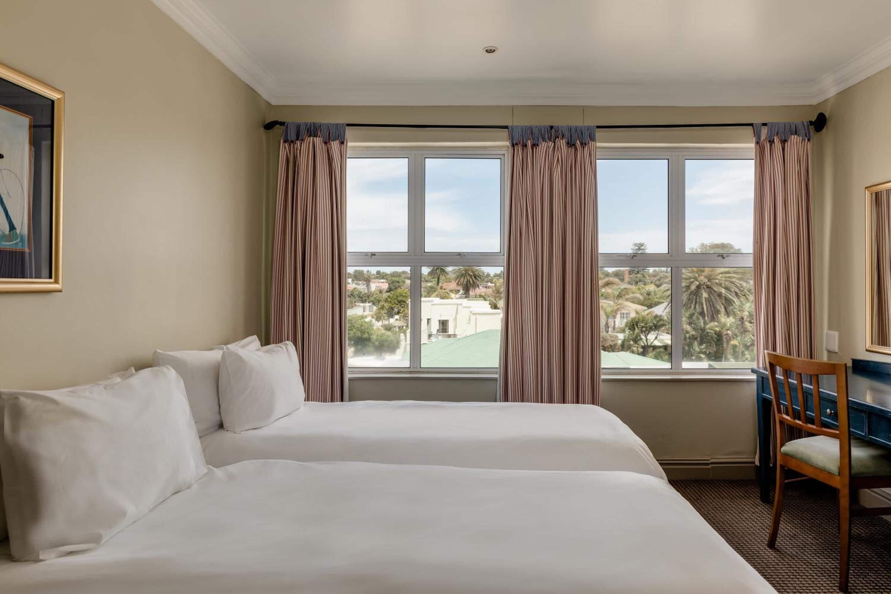 Standard Premium Room with Sea View | Coffres-forts dans les chambres, bureau