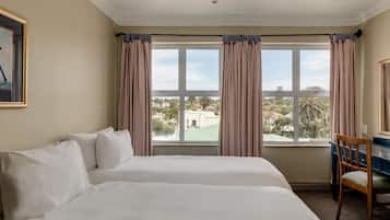 Standard Premium Room with Sea View | Coffres-forts dans les chambres, bureau