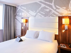 In-room safe, desk, laptop workspace, iron/ironing board