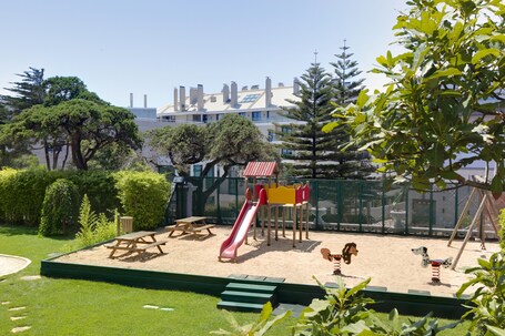 Área de juegos infantiles al aire libre