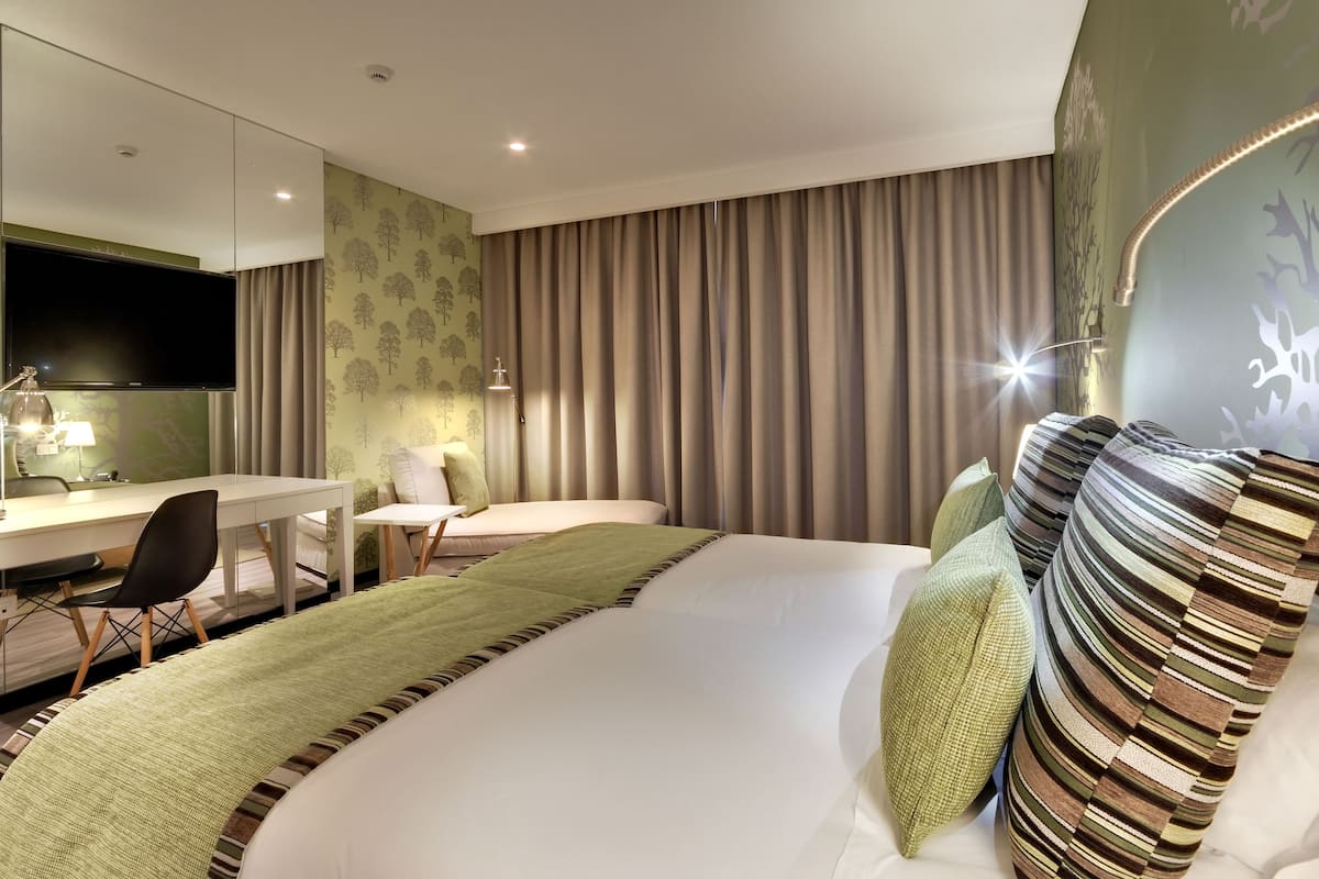 superior twin room | 1 bedroom, minibar, desk, blackout curtains