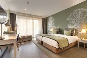 Habitación superior con 2 camas individuales | Minibar, escritorio, cortinas opacas y sistema de insonorización