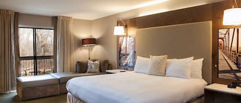 Habitación estándar, 1 cama de matrimonio grande, frigorífico y microondas, vistas al río | Ropa de cama de alta calidad y edredones de plumas