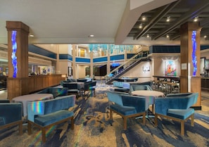 2 bars/lounges, lobby lounge