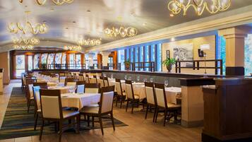 3 restaurants, breakfast, lunch, dinner served; local cuisine