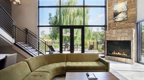 套房, 1 张特大床, 露台, 河景 (Presidential) | 高档床上用品、羽绒被、加厚床垫、办公桌