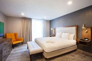 Suite, Mehrere Betten, Nichtraucher, Whirlpool (Living Room;with Sofabed) | Hochwertige Bettwaren, Daunenbettdecken, Pillowtop-Betten, Schreibtisch