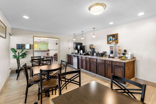 Free continental breakfast 