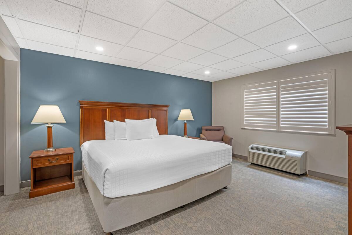 Suite, 2 Bedrooms, Non Smoking, Refrigerator