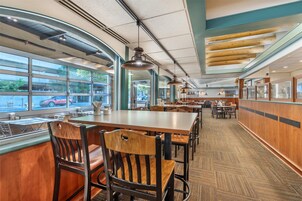 Breakfast and lunch served, American cuisine