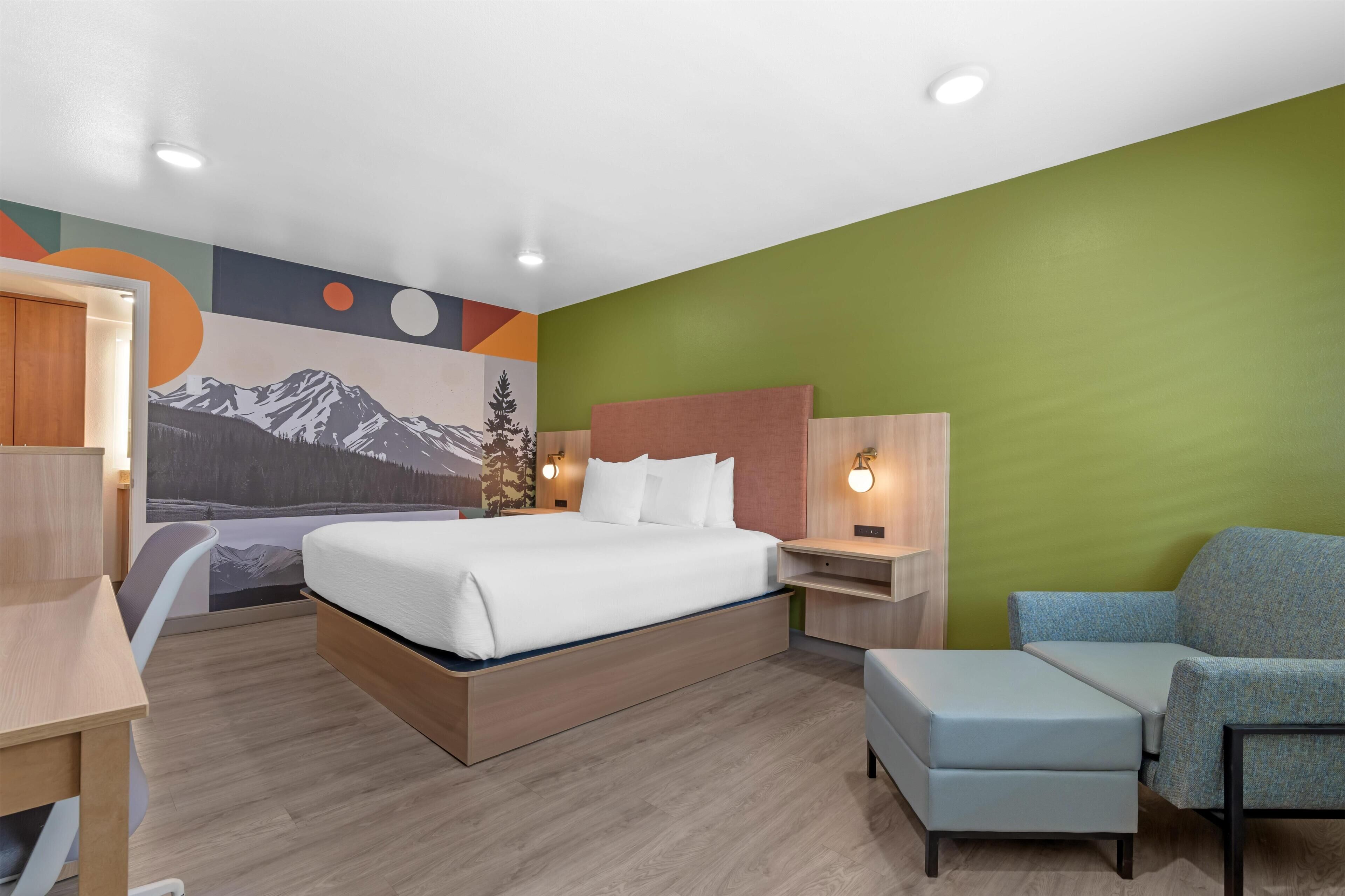 Standard Room, 1 King Bed, Non Smoking, Refrigerator