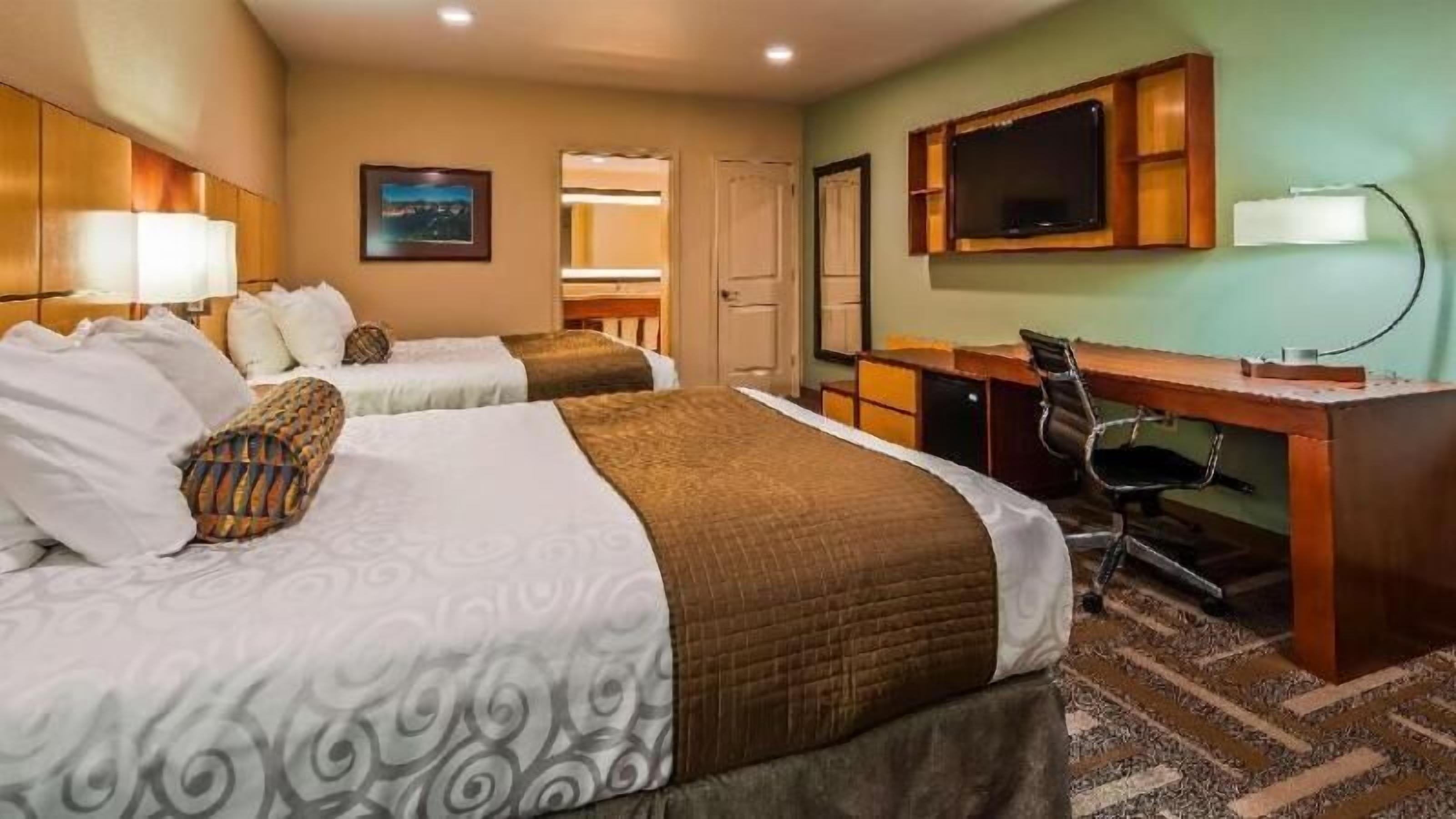 Desk, laptop workspace, iron/ironing board, rollaway beds