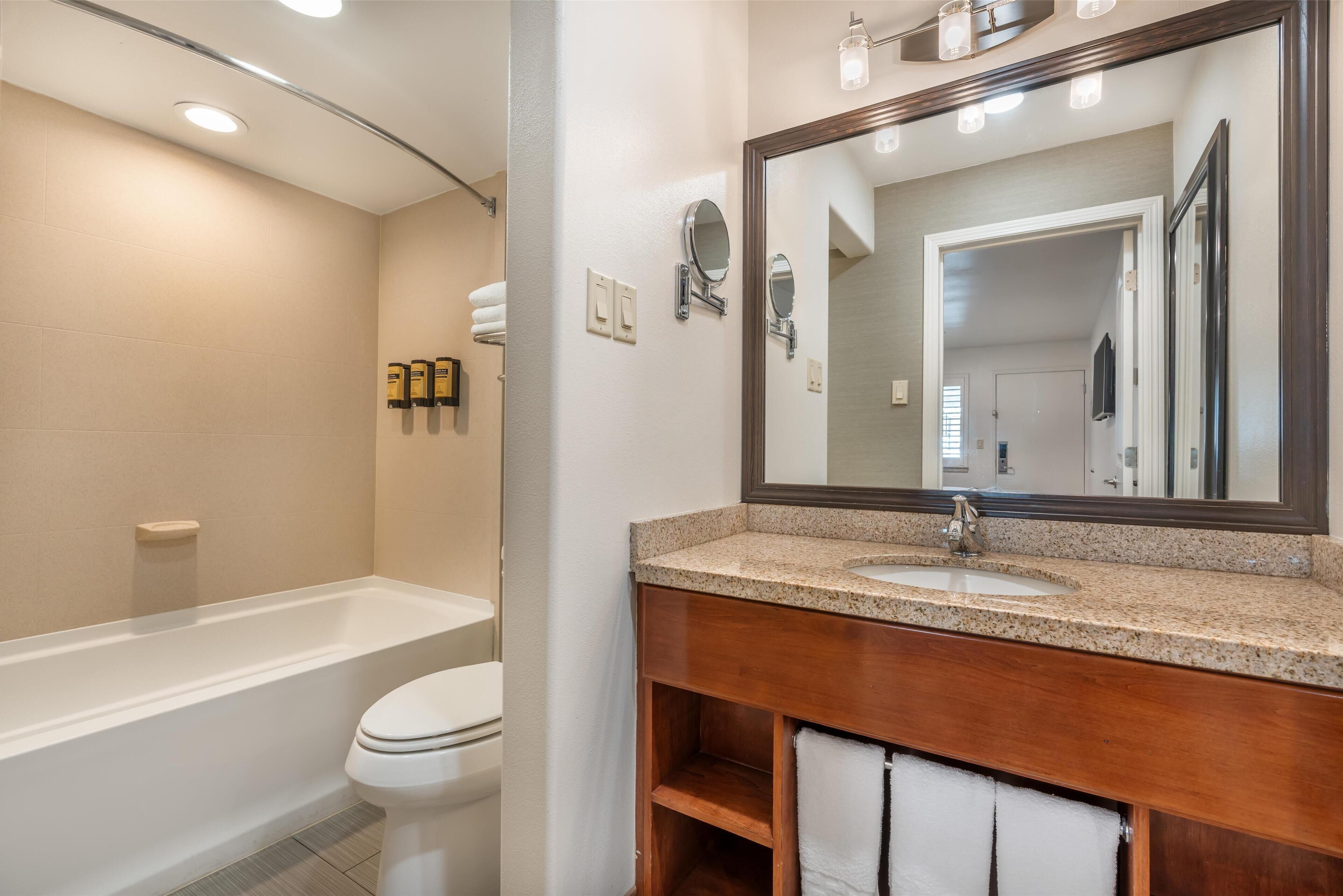 standard room, 1 queen bed, non smoking, refrigerator | bathroom | combined shower/bathtub, free toiletries, hair dryer, towels