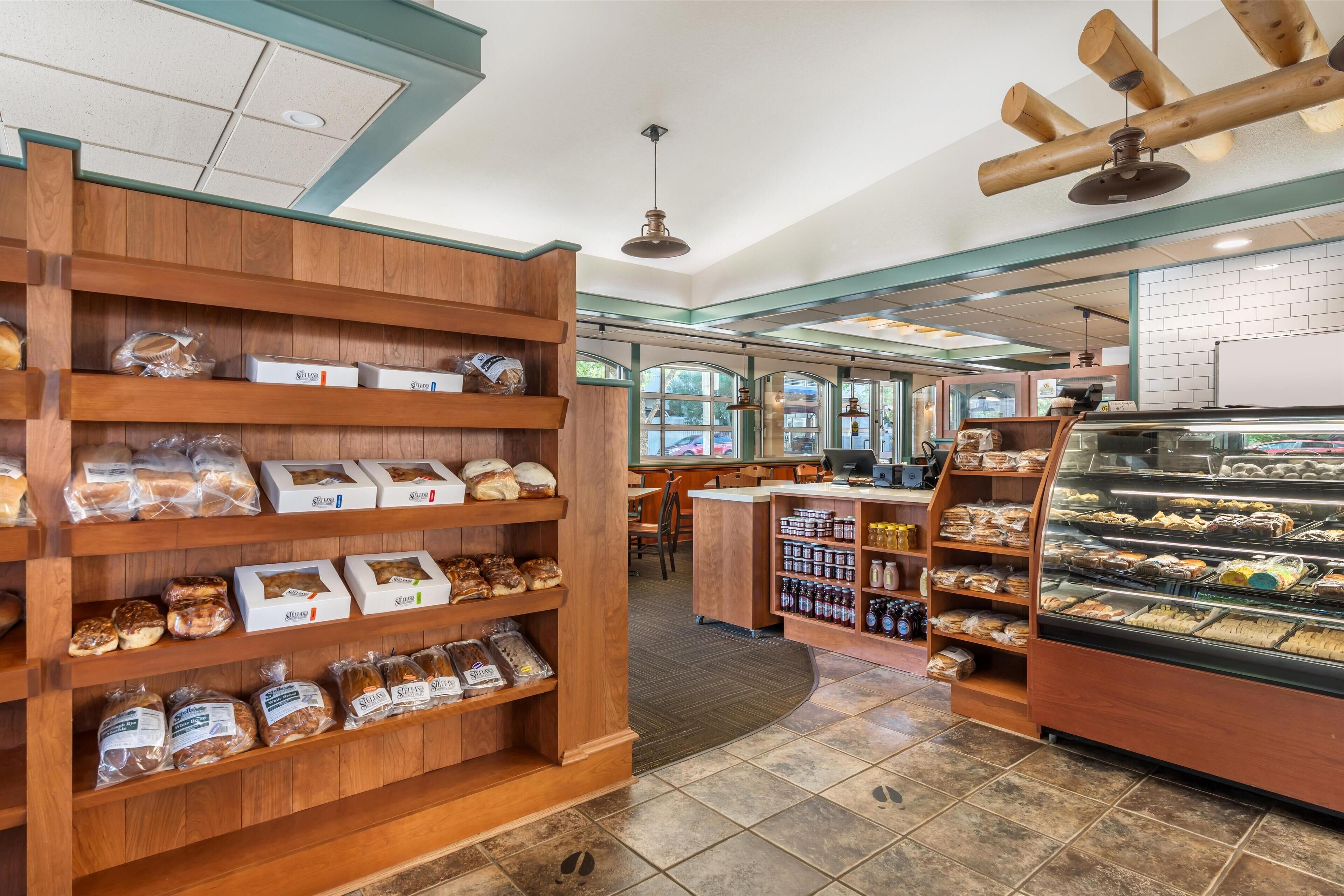 breakfast and lunch served, american cuisine