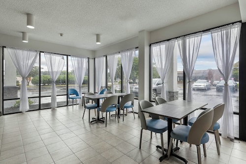 Studio 6 Suites Jacksonville, NC