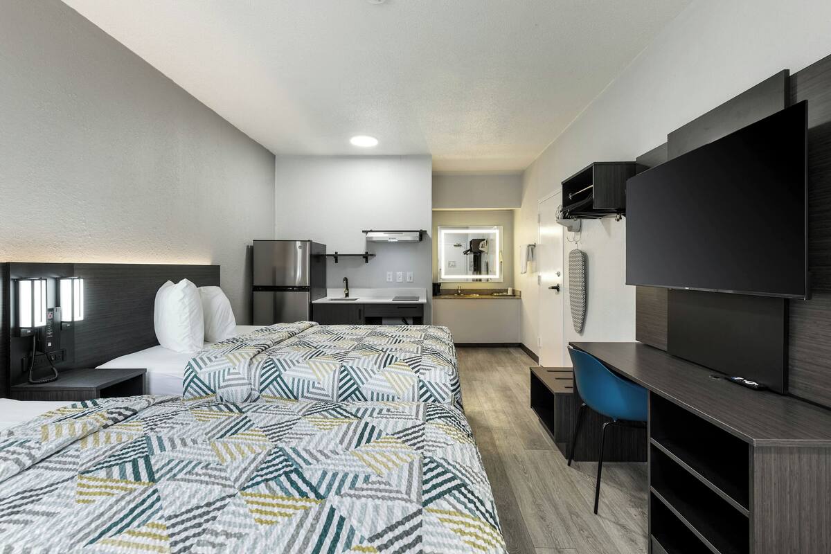2 Full Beds | Non-Smoking, Kitchen | Desk, iron/ironing board, free WiFi, individually furnished