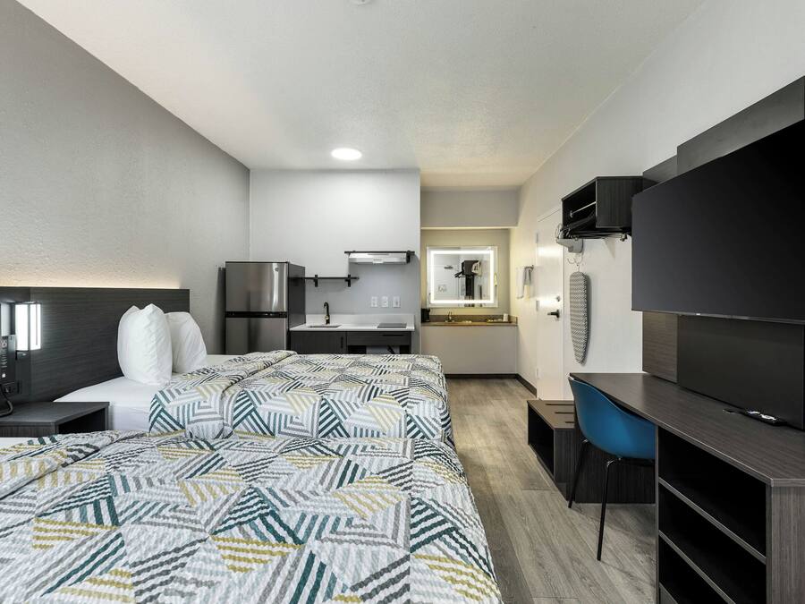 2 Full Beds | Non-Smoking, Kitchen