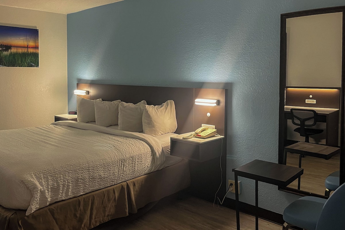 In-room safe, desk, iron/ironing board, free cots/infant beds