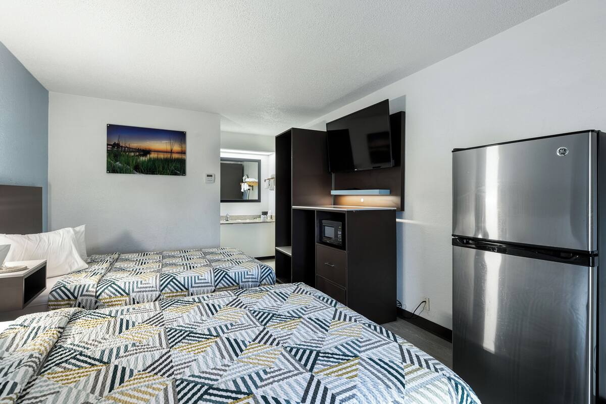 2 Full Beds | Non-Smoking, Micfridge | Desk, iron/ironing board, free WiFi, individually furnished