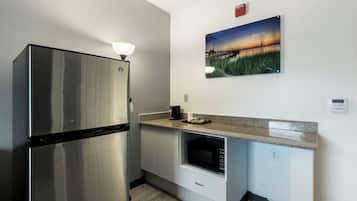 Individually furnished, desk, iron/ironing board, free WiFi