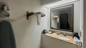 Bathroom sink - Studio 6 Suites Jacksonville, NC (Jacksonville)