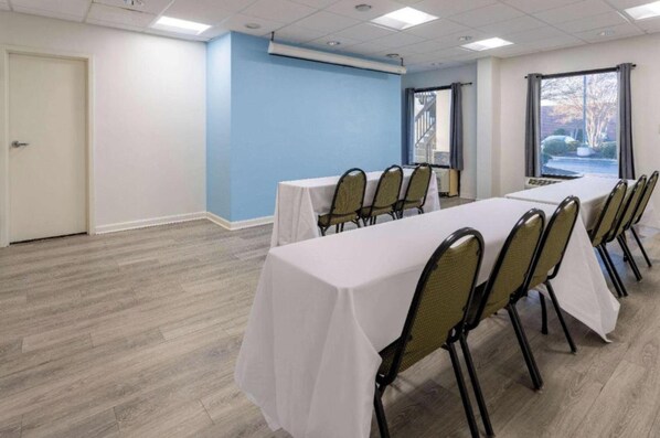 Meeting facility - Studio 6 Suites Jacksonville, NC (Jacksonville)