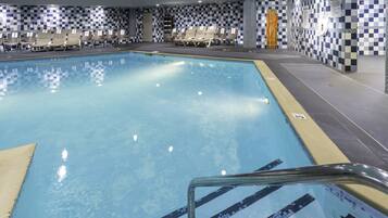 Indoor pool, sun loungers