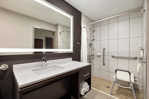 Standard Room, 1 King Bed, Mobility Accessible, Non Smoking (Communications) | Bathroom | Free toiletries, hair dryer, towels - Holiday Inn Louisville East - Hurstbourne by IHG (Louisville)