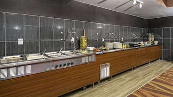 Dagelijks ontbijtbuffet (USD 15 per persoon)