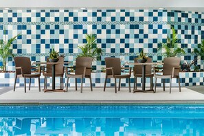 Indoor pool, sun loungers