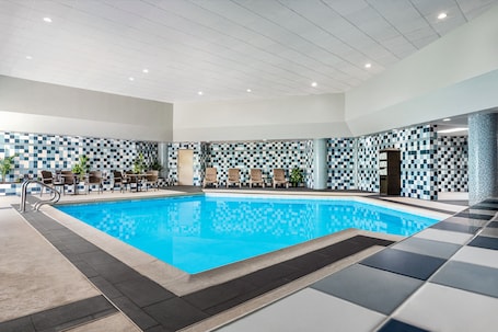 Indoor pool, sun loungers. Holiday Inn Louisville East - Hurstbourne by IHG