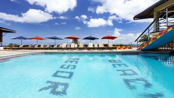 2 albercas al aire libre