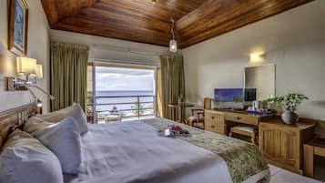 Standard Room, 1 King Bed, Ocean View