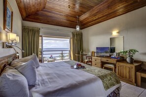 Standard Room, 1 King Bed, Ocean View