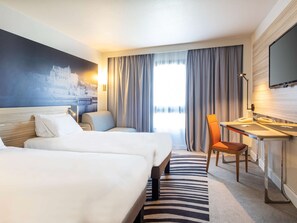 Executive Room, 1 Queen Bed with Sofa bed | 1 bedroom, premium bedding, in-room safe, desk