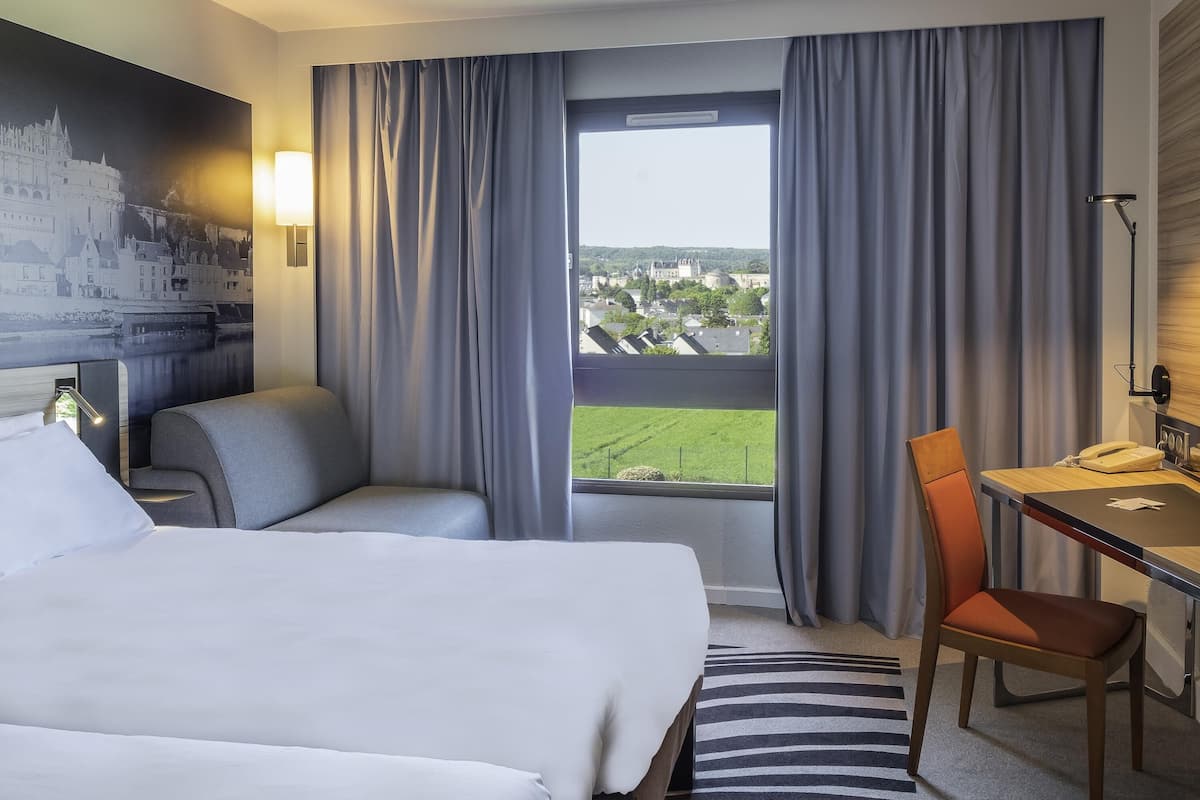Standard Room, Multiple Beds (2 Single Beds and 1 Single Sofa-Bed) | Premium bedding, in-room safe, desk, blackout drapes