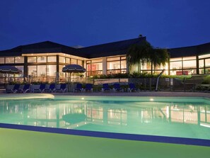 Breakfast, dinner served; French cuisine, pool views 