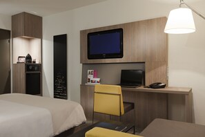 Executive Room, 1 Queen Bed with Sofa bed | Room amenity